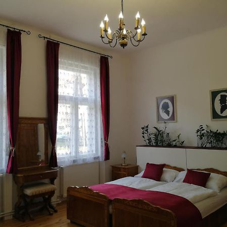 Tulipanvendeghaz Hotel Кестели Екстериор снимка