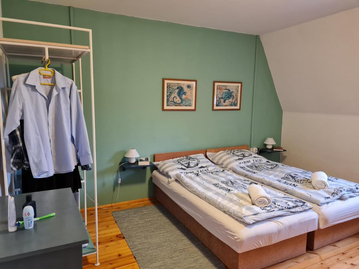 Tulipanvendeghaz Hotel Кестели Екстериор снимка