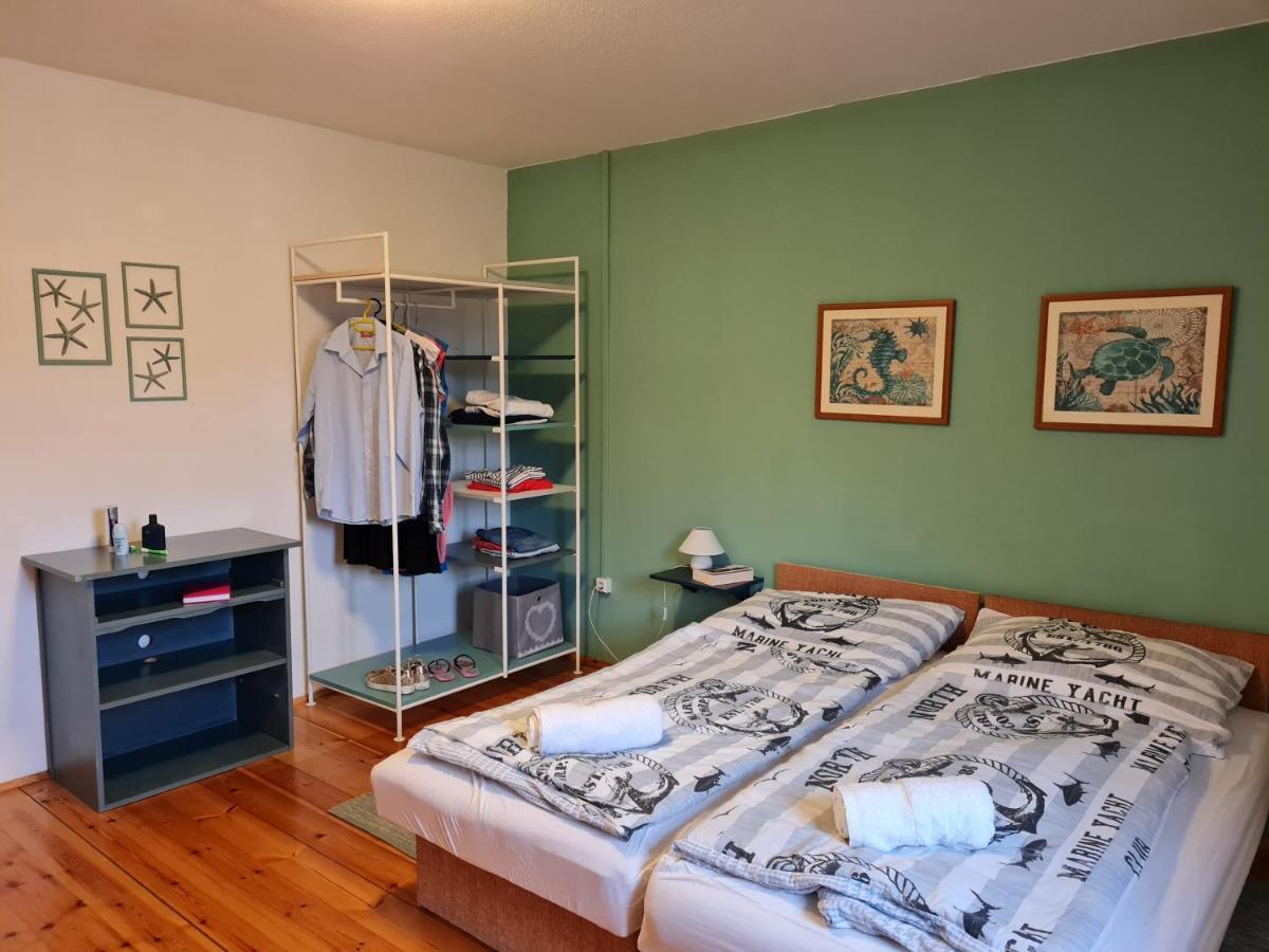 Tulipanvendeghaz Hotel Кестели Екстериор снимка