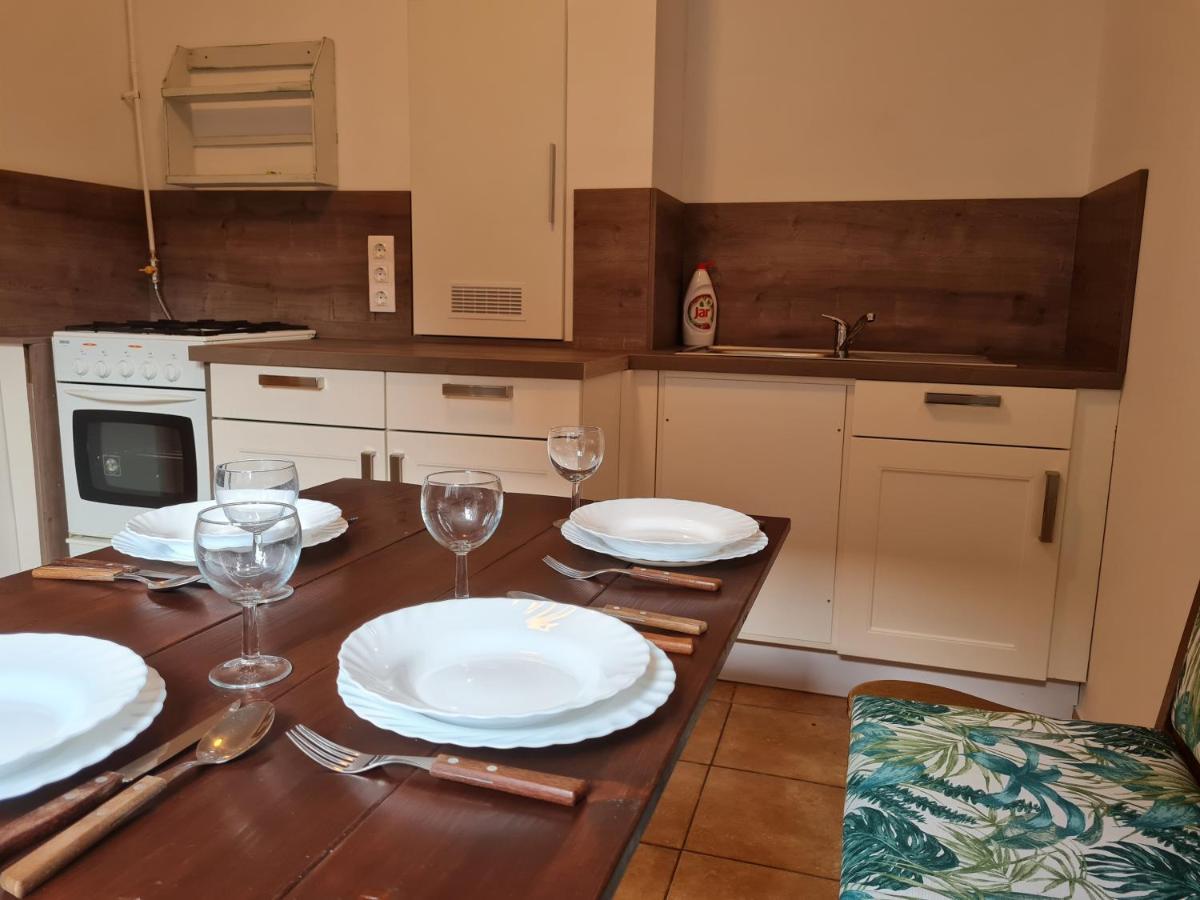 Tulipanvendeghaz Hotel Кестели Екстериор снимка