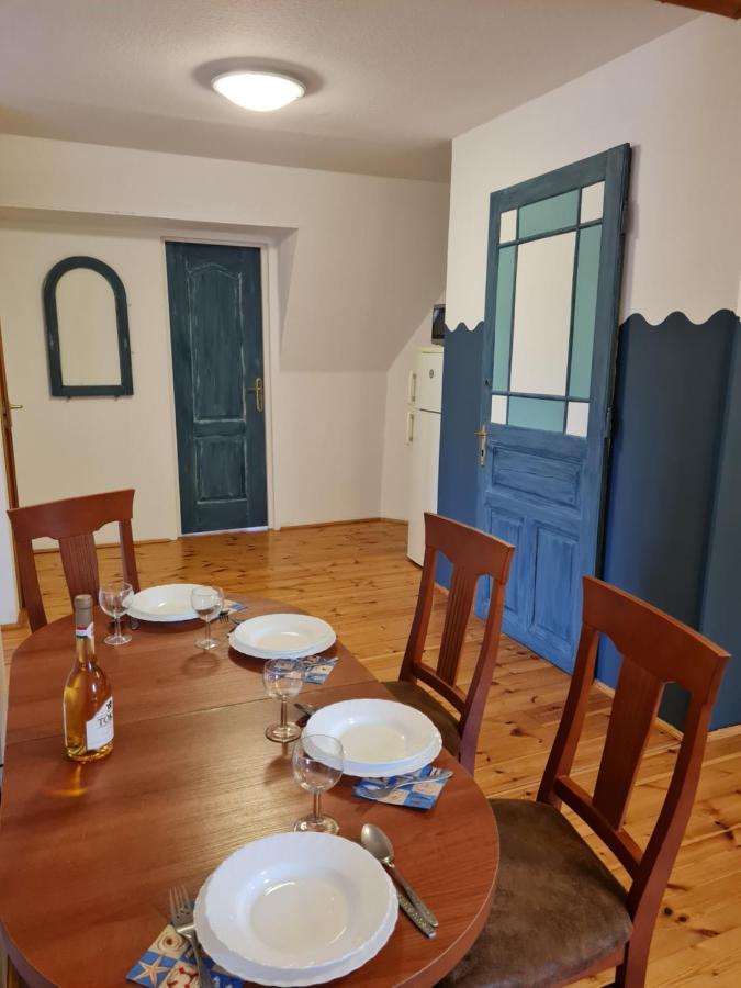 Tulipanvendeghaz Hotel Кестели Екстериор снимка