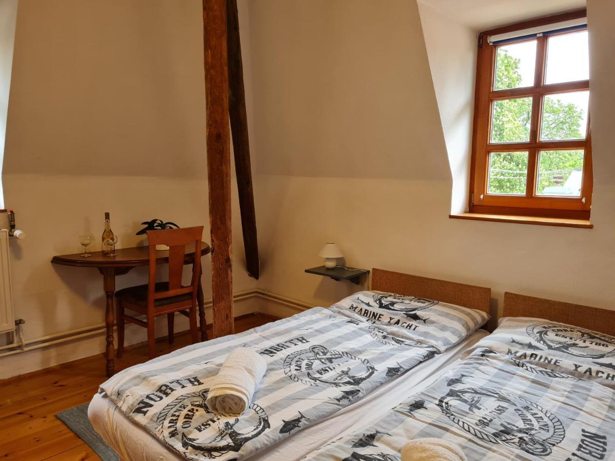 Tulipanvendeghaz Hotel Кестели Екстериор снимка