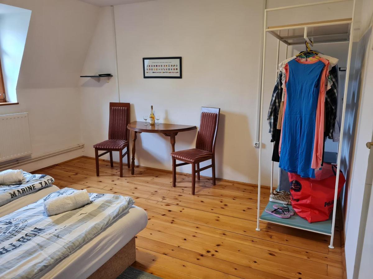 Tulipanvendeghaz Hotel Кестели Екстериор снимка