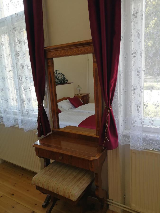 Tulipanvendeghaz Hotel Кестели Екстериор снимка