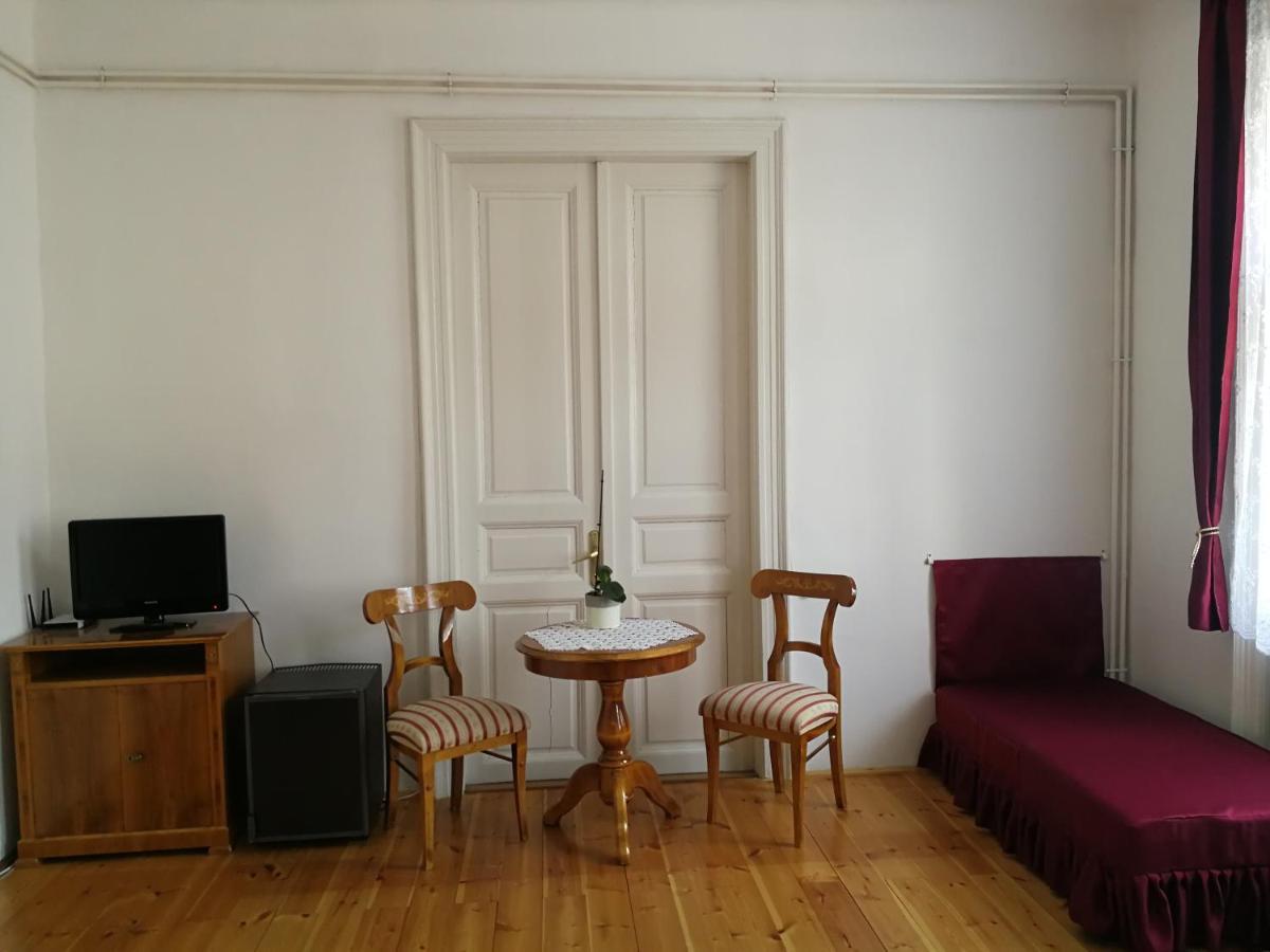 Tulipanvendeghaz Hotel Кестели Екстериор снимка