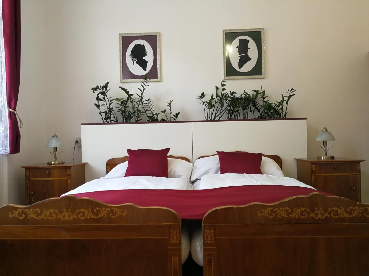 Tulipanvendeghaz Hotel Кестели Екстериор снимка