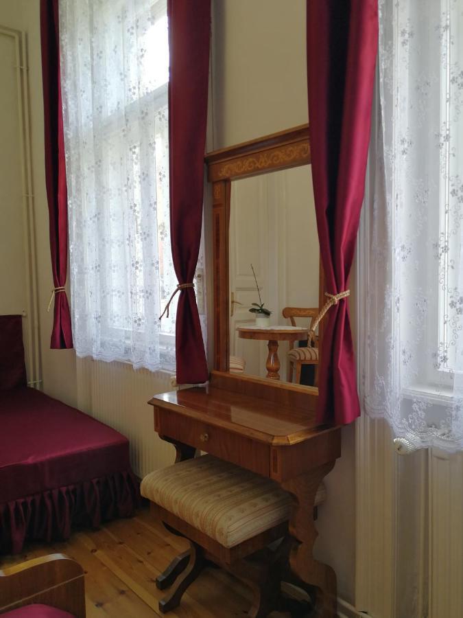 Tulipanvendeghaz Hotel Кестели Екстериор снимка